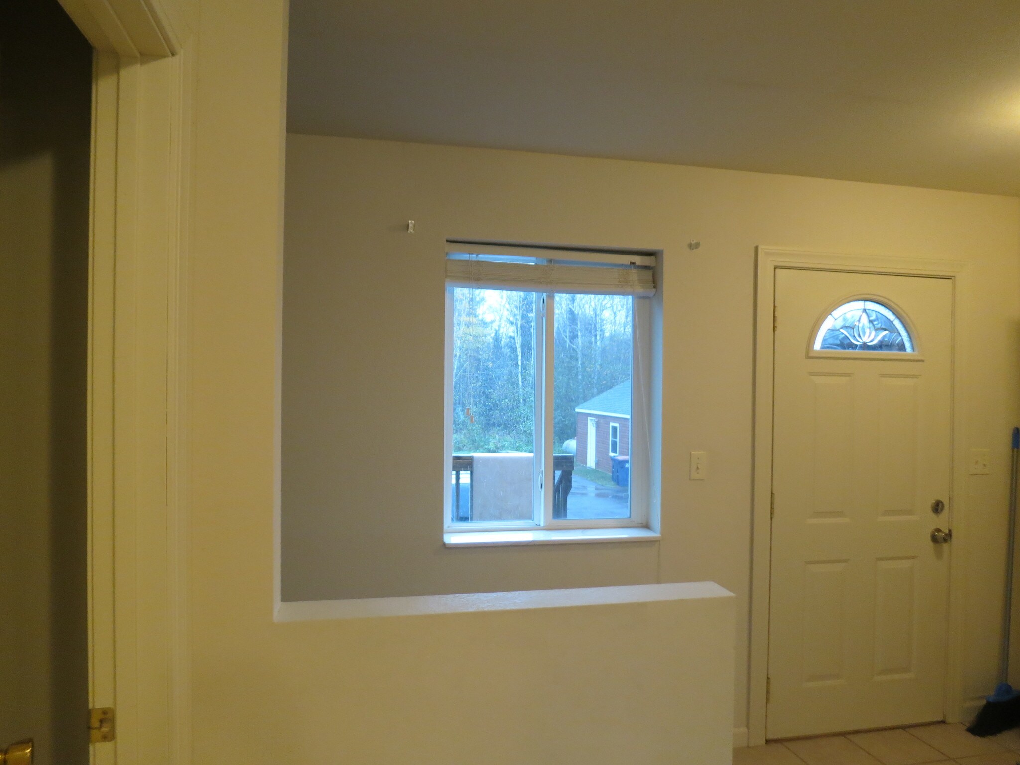 Entry unit 2 - 5185 Samuelson Rd