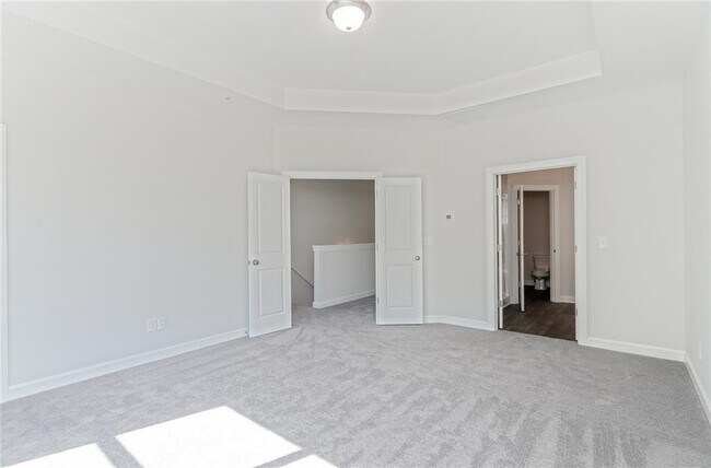 Building Photo - 2814 Woodland Terrace