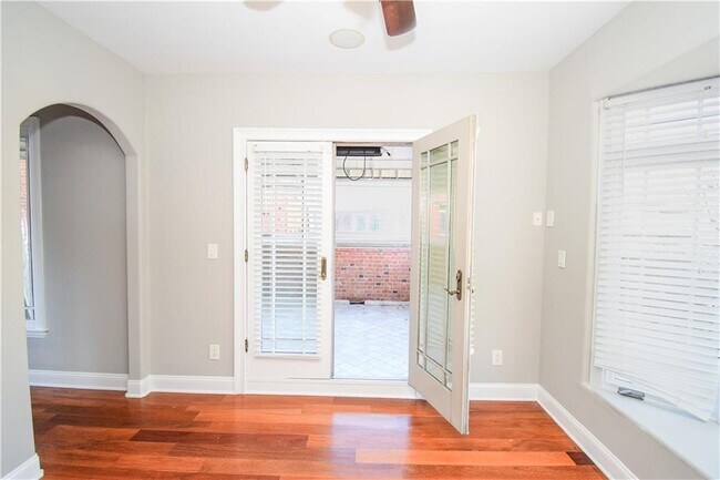 Building Photo - 4 Prichard Way NE