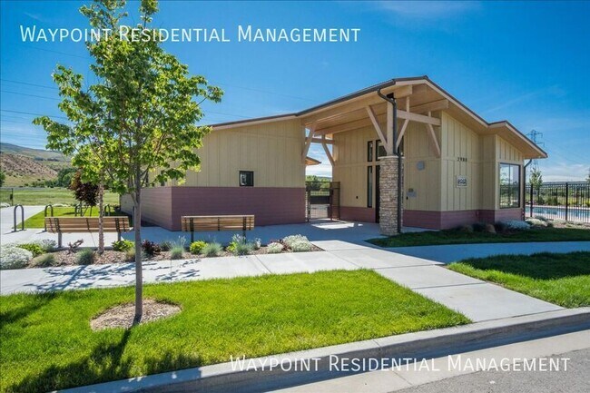 Building Photo - 3782 E Parkcenter Blvd