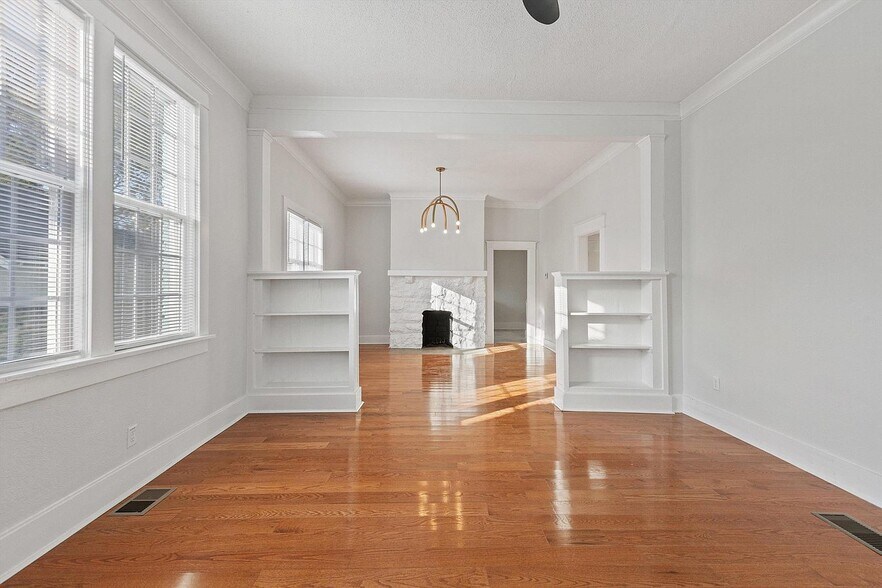 Building Photo - 1352 Faxon Ave