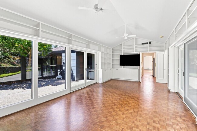 Building Photo - 820 Eucalyptus Ave