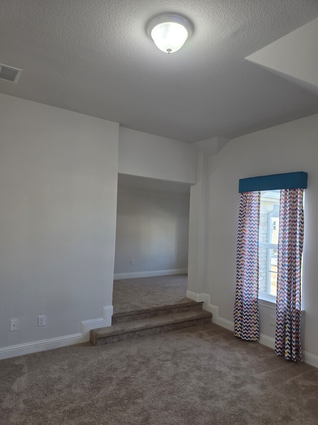 Building Photo - 5600 Snowberry Dr