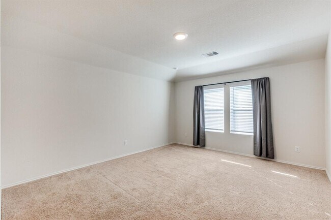 Building Photo - 250 Granary Dr