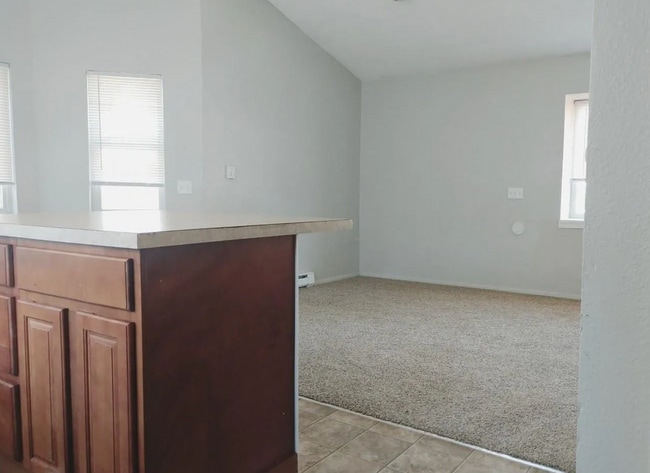 Building Photo - 2 Bed, 1 Bath Duplex