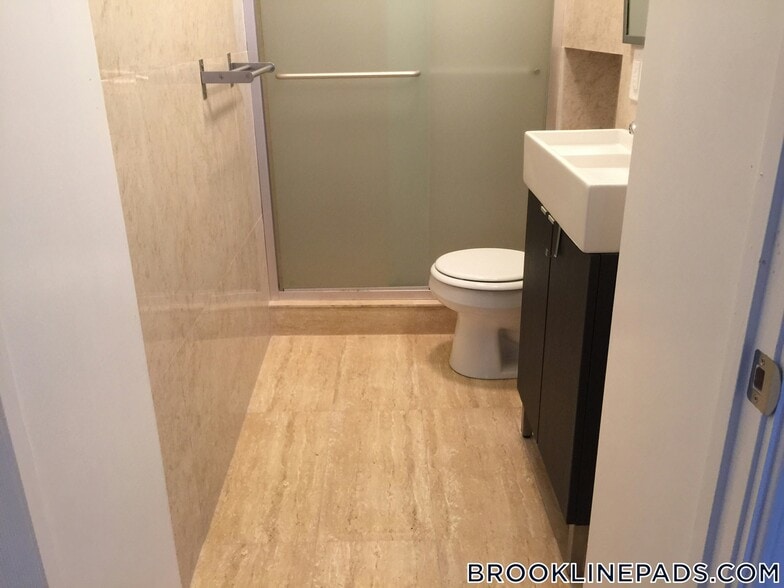 Building Photo - 1203 Beacon St