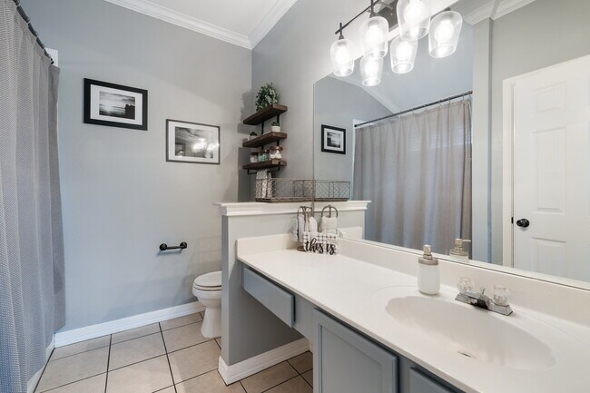 Building Photo - 1411 View Top