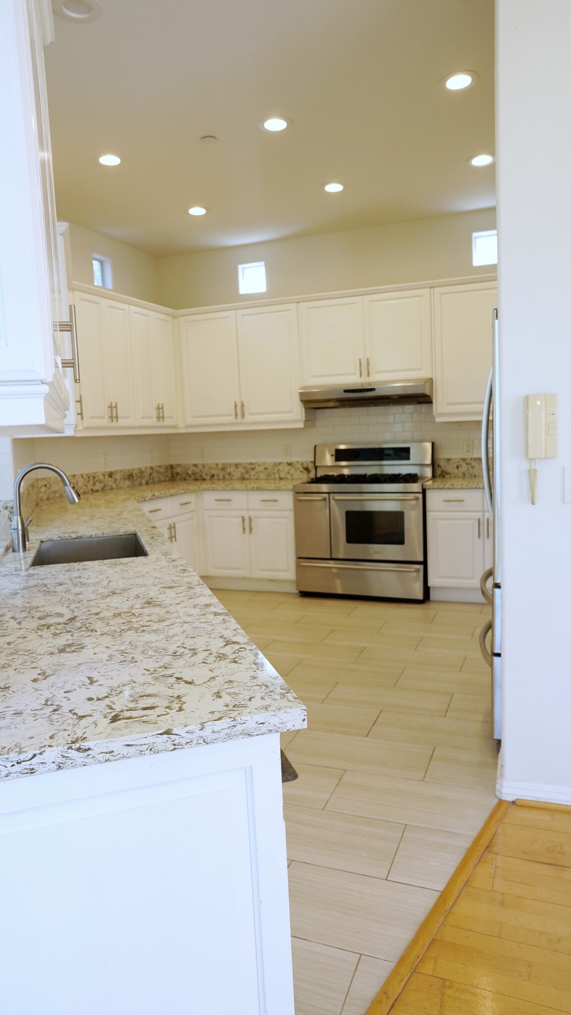 Building Photo - 3780 Lenawee Ave