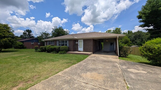 Building Photo - Traditional Brick Ranch Home for Lease | 3...