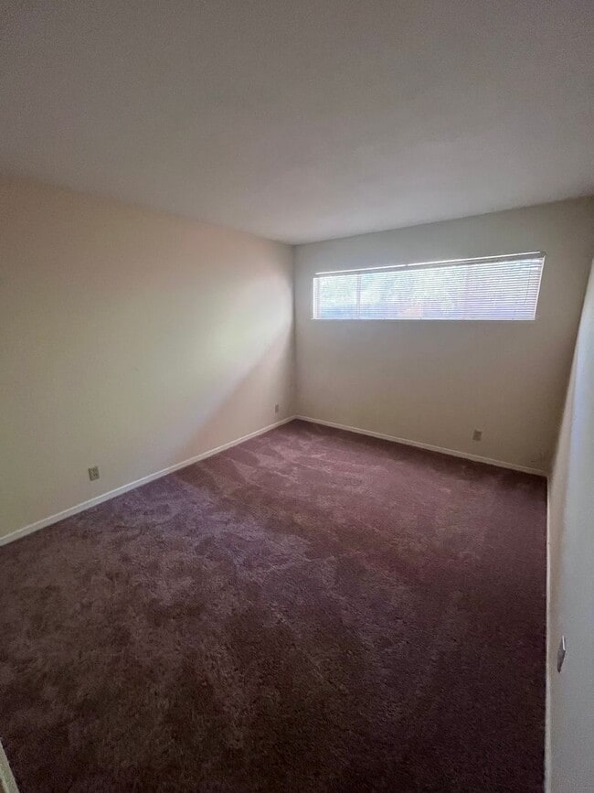 Building Photo - NICE UPDATED DUPLEX IN FAIR OAKS!!