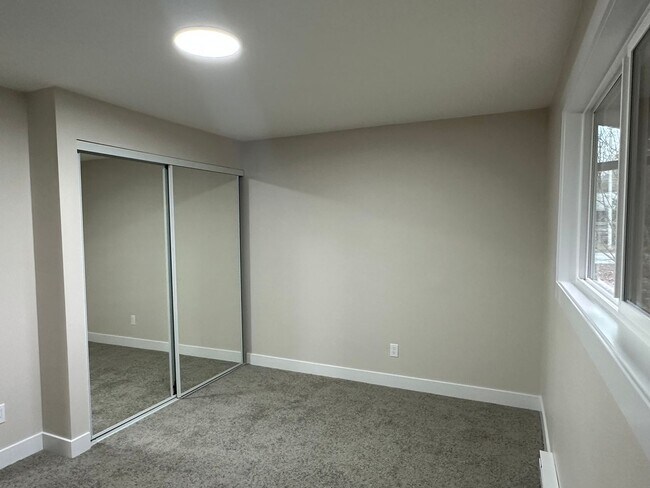 Building Photo - Updated 3 Bed, 1 Bath Spacious Home!