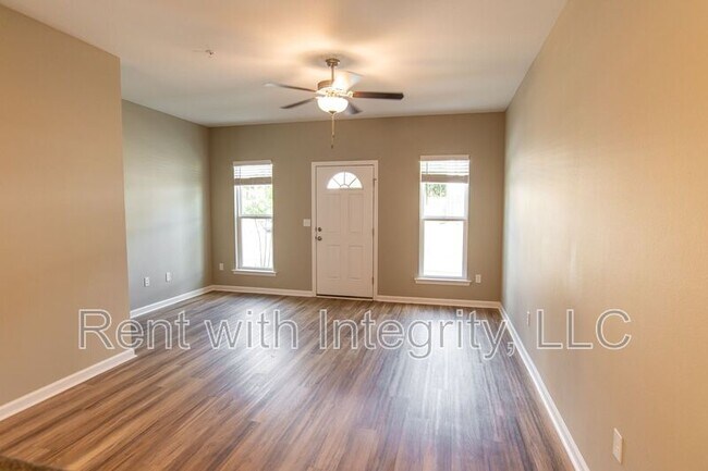 Building Photo - 2200 Del Carmel Way
