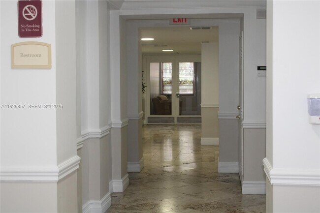 Building Photo - 520 SE 5 Ave