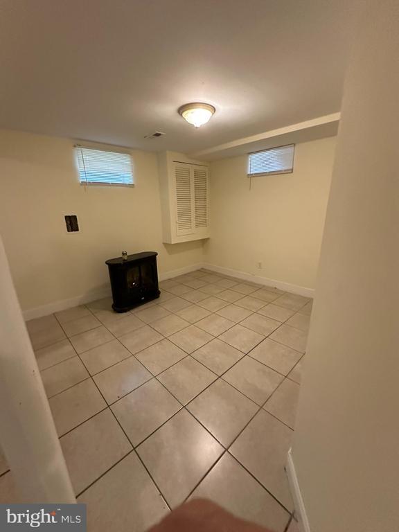 Building Photo - 9 E Overlea Ave