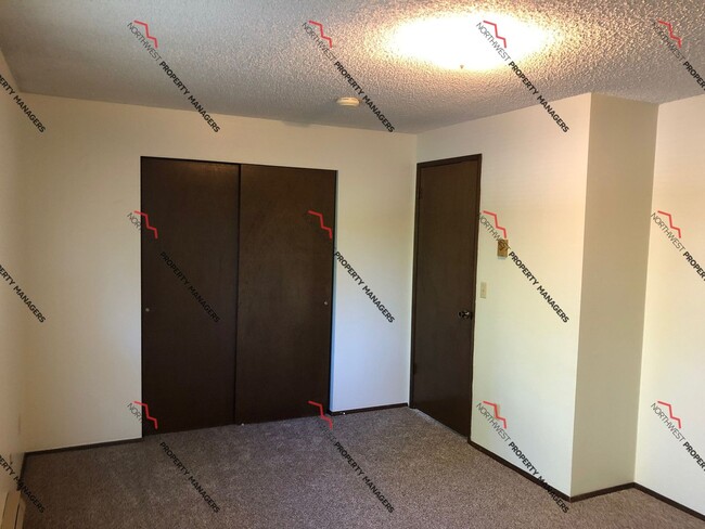 Building Photo - R115