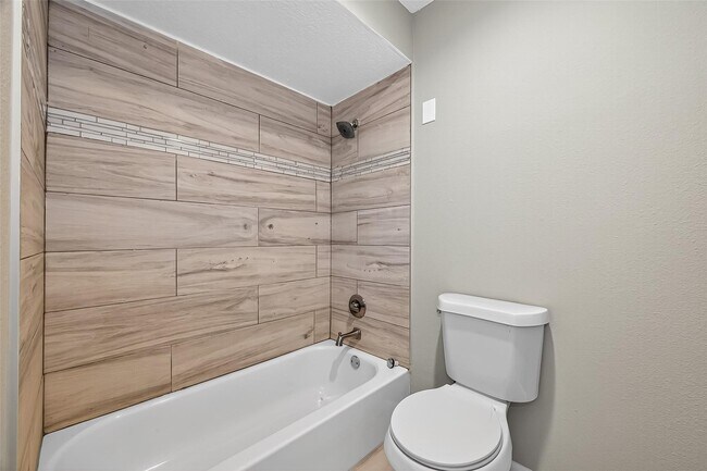 Building Photo - 5054 Pine Cliff Dr