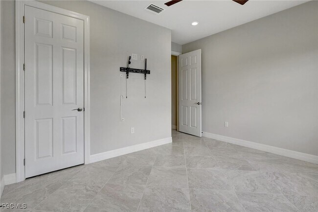Building Photo - 11752 Bowes Cir