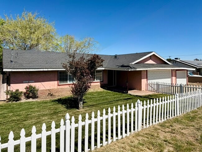 Building Photo - 5527 W Avenue M2