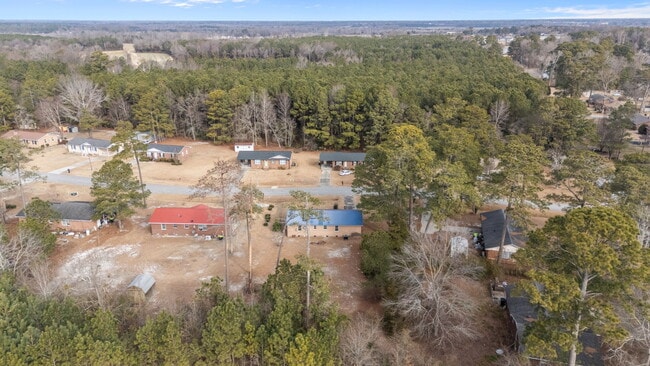 Building Photo - 904 Jennifer Ln