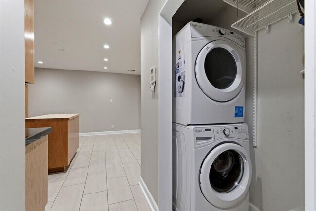 Building Photo - 1504 W 39th 1/2 St