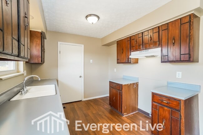 Building Photo - 15 Kanpur Pl