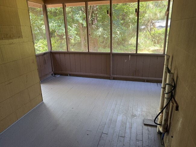 Building Photo - 1307 Hemingway St