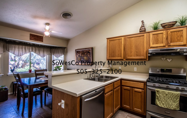 Building Photo - Beautiful Custom 3 Bedroom 2 Bath Home