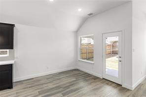 Building Photo - 619 Creekview Ln