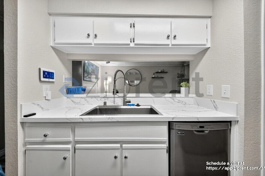 Building Photo - 10655 Lemon Ave