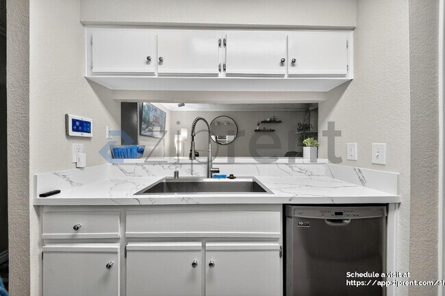 Building Photo - 10655 Lemon Ave