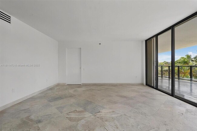 Building Photo - 2575 S Bayshore Dr