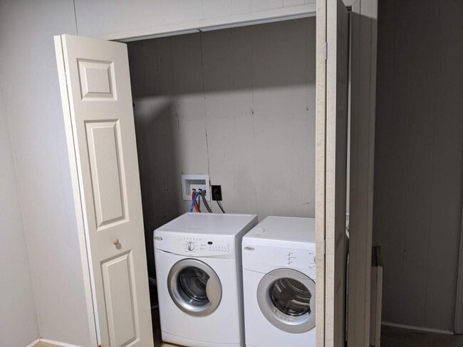 Building Photo - 12100 Lullingstone Rd