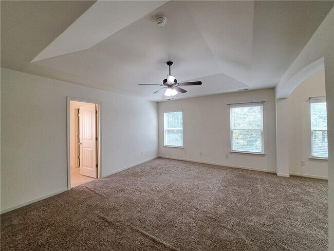 Building Photo - 867 Pine Ln