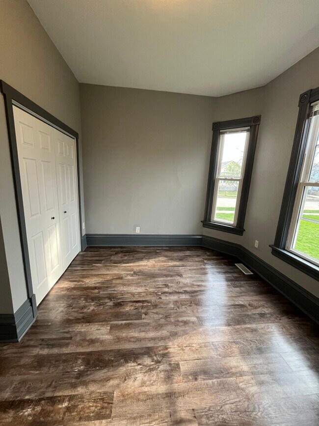 Building Photo - 532 Otter Ave