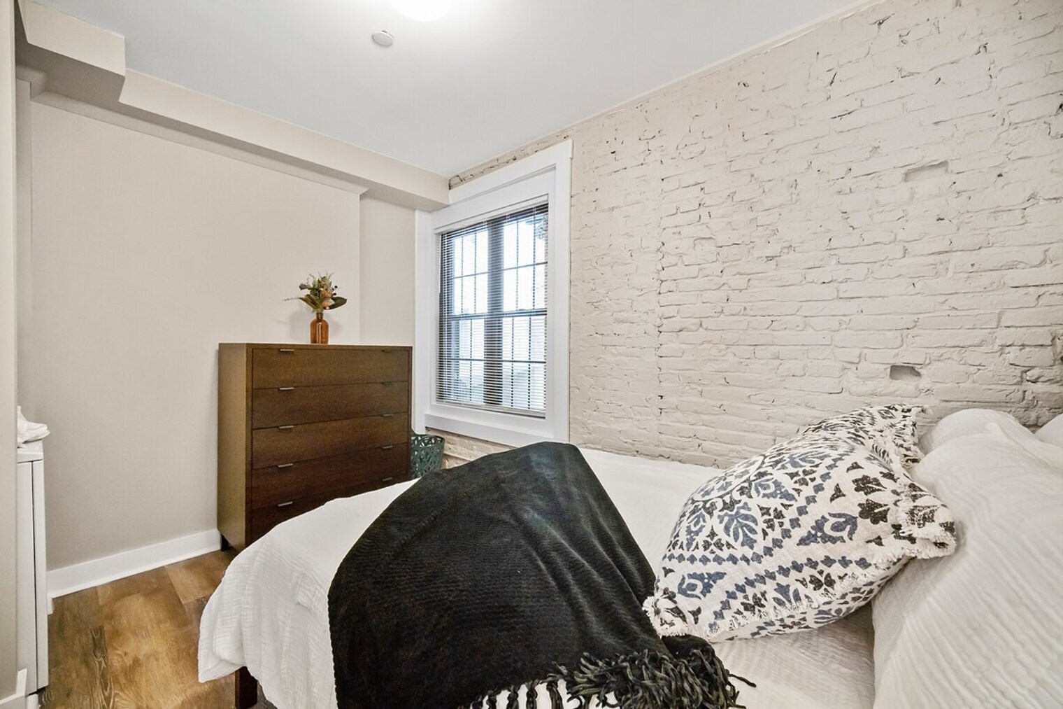 Building Photo - 472 Commercial St