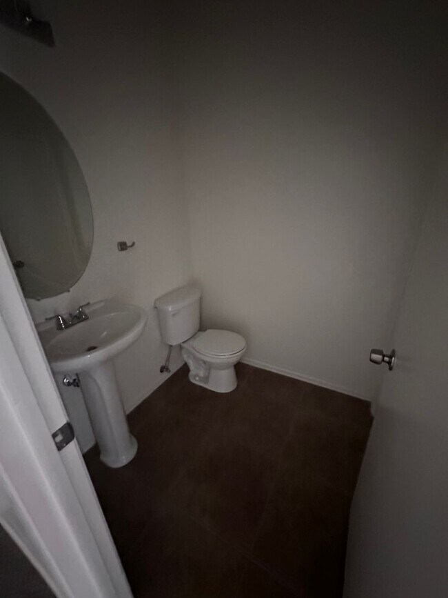 Building Photo - 3 bedroom home in a gated community