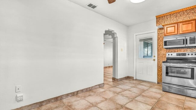 Building Photo - Charming 3-Bedroom Home in the Heart of We...