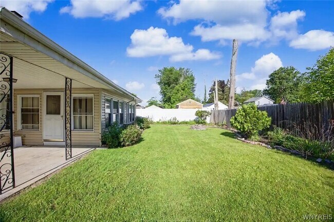 Building Photo - 9326 Rivershore Dr