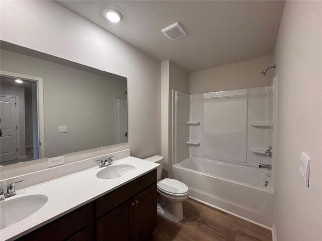 Building Photo - 24 Berryville Dr