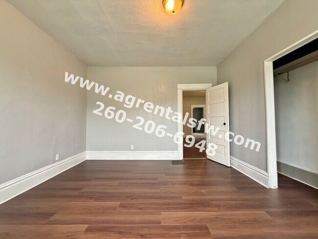 Building Photo - 825 Eckart St