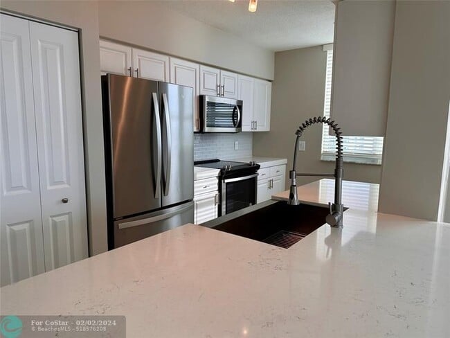 Building Photo - 1010 Seminole Dr