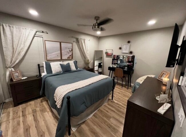 Building Photo - 37772 Hollister Dr
