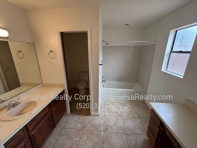 Building Photo - 3 Bedroom House in Midvale for Rent (Drexel/Midvale Park)