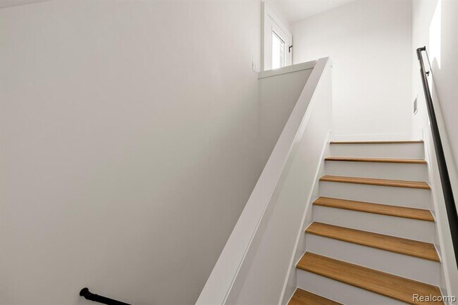 Building Photo - 2037 11th St