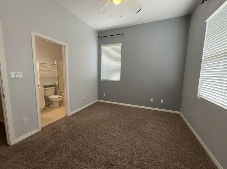 Building Photo - 5313 Pelican Hill Dr