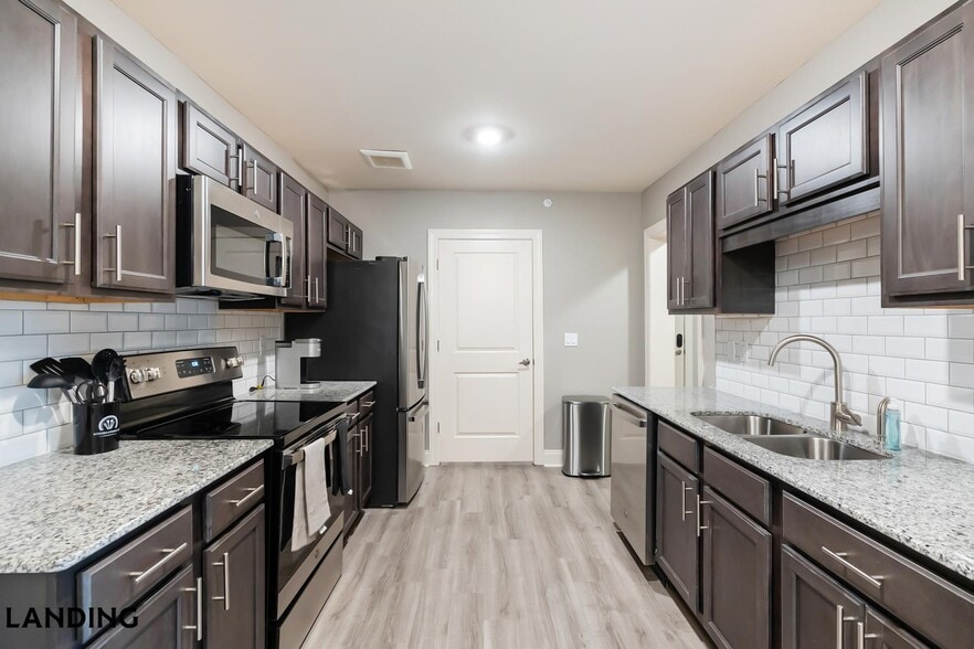 Building Photo - 305 Laredo Dr