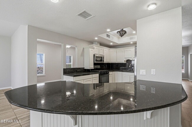 Building Photo - 825 Dulce Tierra Dr