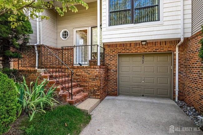 Building Photo - 3902 Springbrook Dr