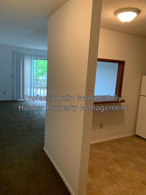 Building Photo - 933 S Wildan Ave