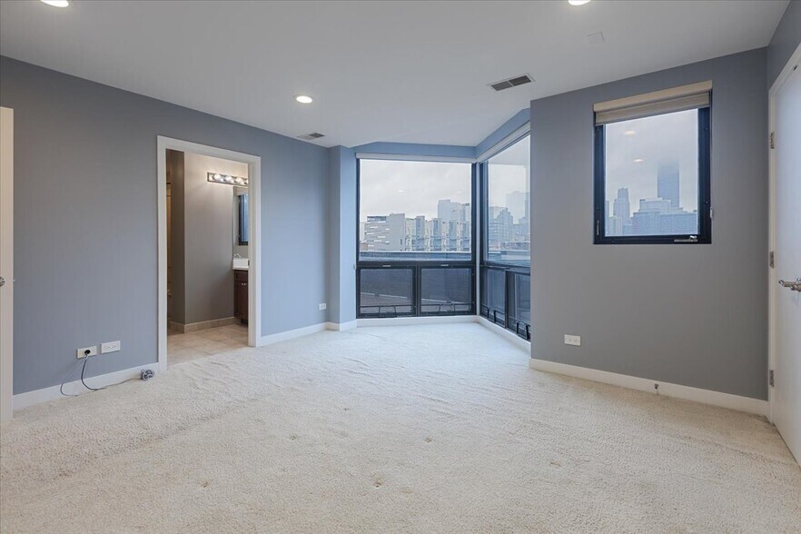 Building Photo - 222 S Racine Ave